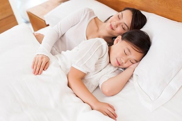 Giúp bé từ bỏ thói quen tè dầm 1