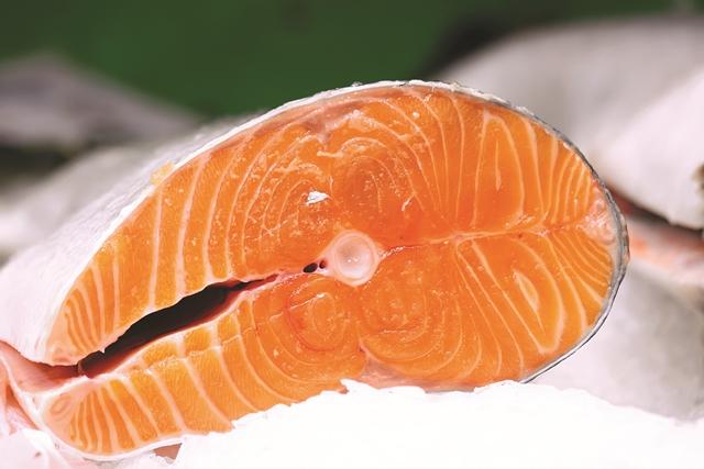 Cho trẻ ăn gì để hết... "sún" răng?3